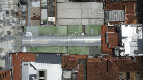 Instalación de cubierta de policarbonato alveolar – Pasaje Comercial Junín Maracaibo