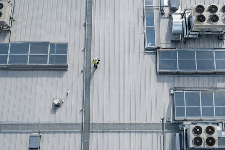 Mantenimiento preventivo de cubiertas industriales y comerciales